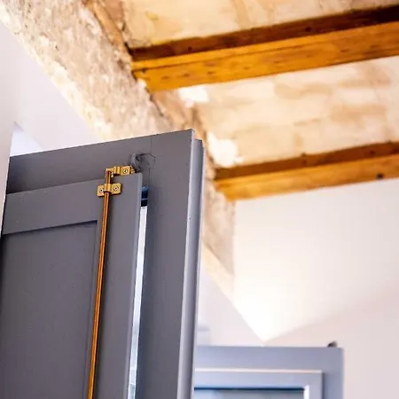 Beautifully Designed With Lots Of Natural Light *